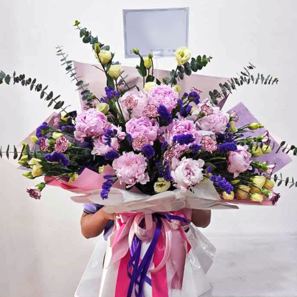 Hand Bouquet - Adventurous Love